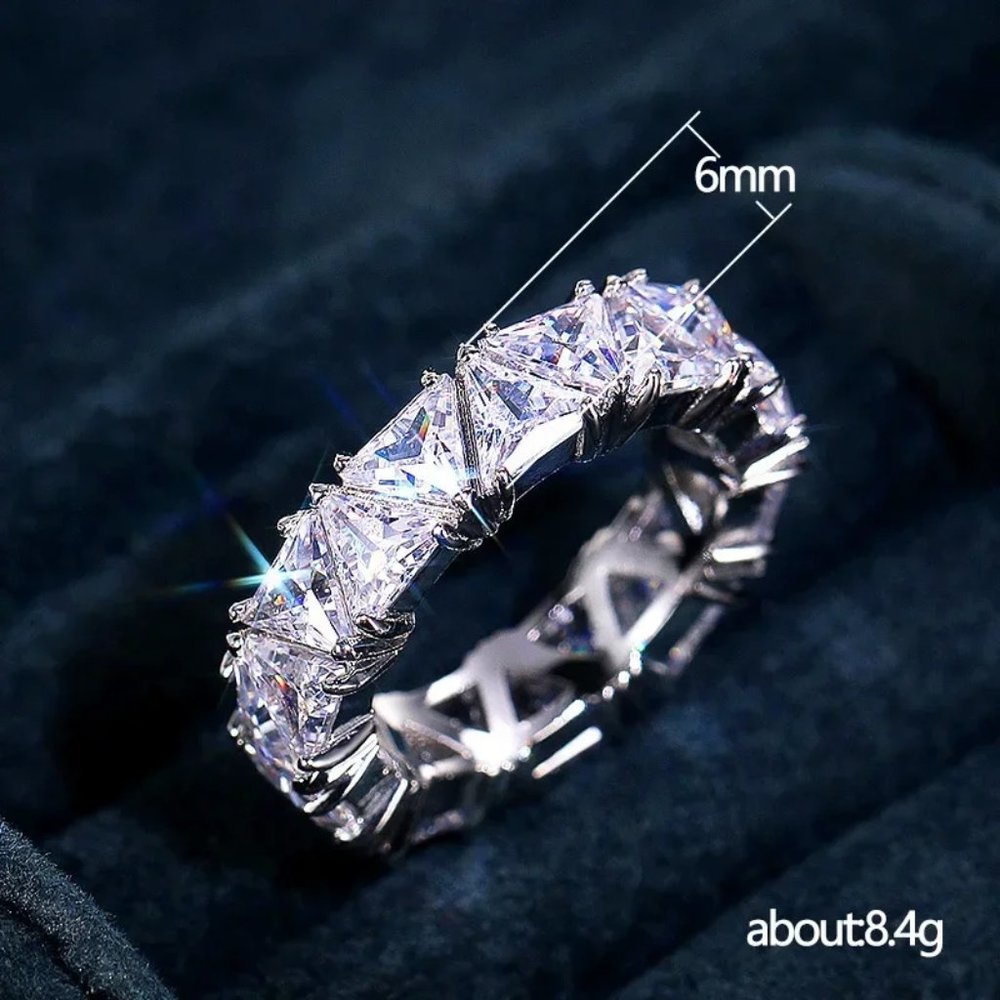 Stunning Lady's 6.00ctw. Triangular Diamond Eternity Ring 18K White Gold! - Picture 2 of 5